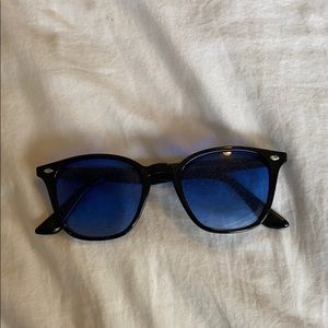 Blue lenses sunglasses